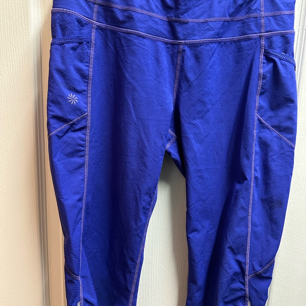 Athleta Women's purple Athletic Leggings crops size M/ NWOT A22